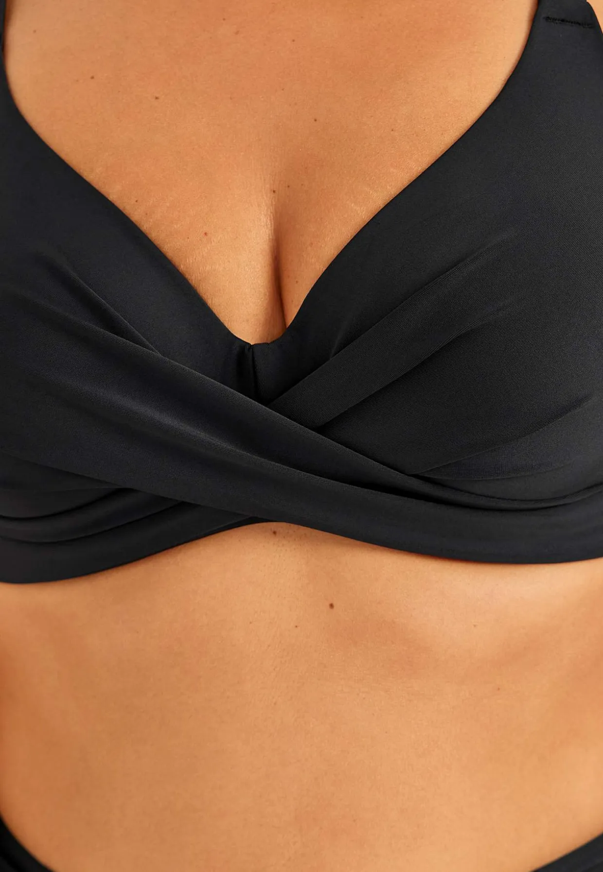 Bikinirintaliivit kaarituella