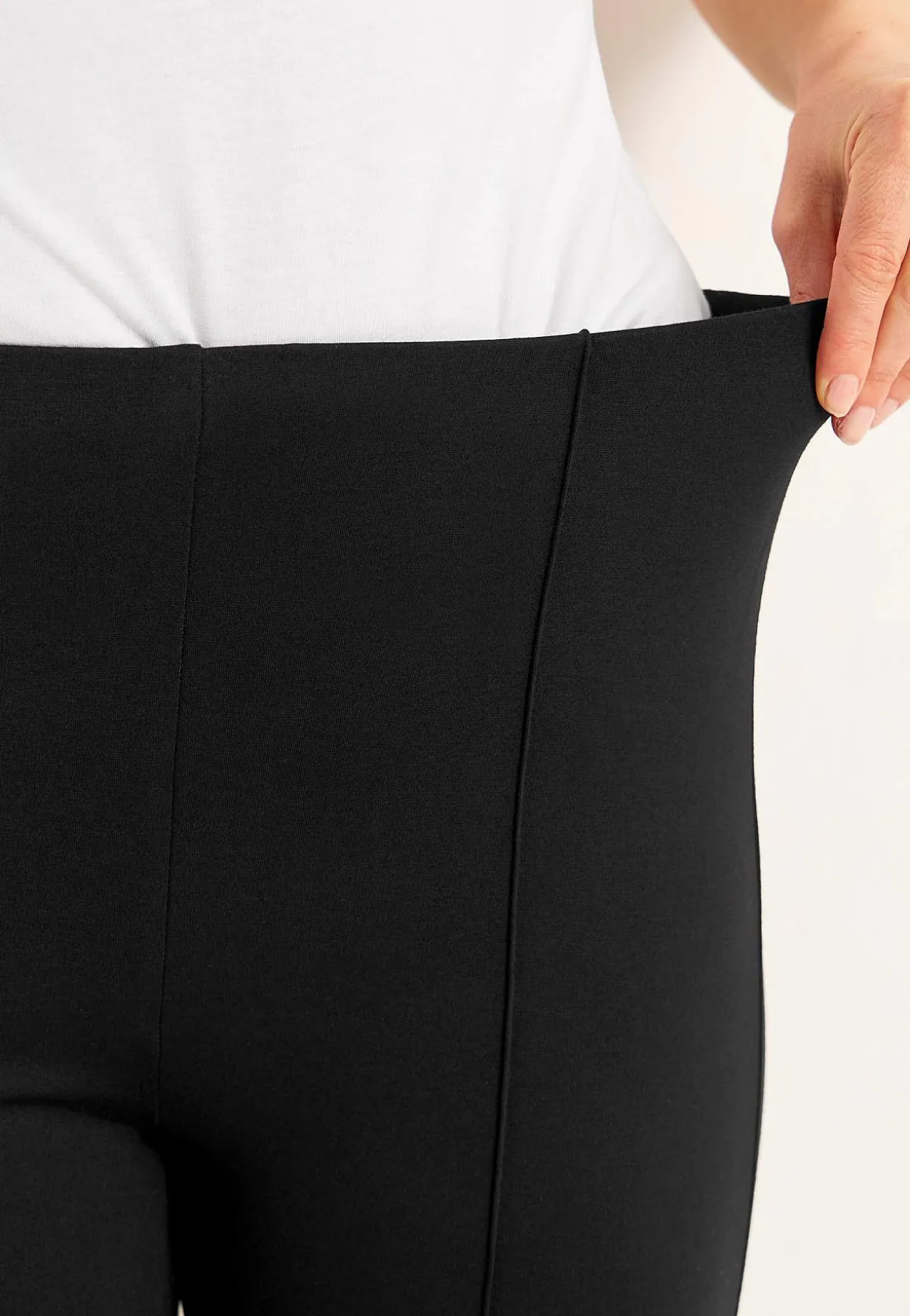 Caprileggingsit trikoosta Lisa