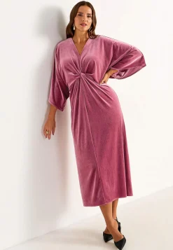 Elegantti kaftaanimekko veluurista