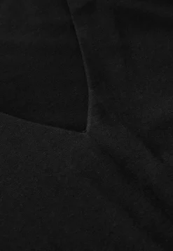 Hihaton trikootoppi v-pääntiellä