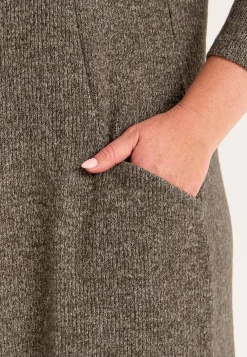 Hyvin pehmeä mekko taskuilla Beata