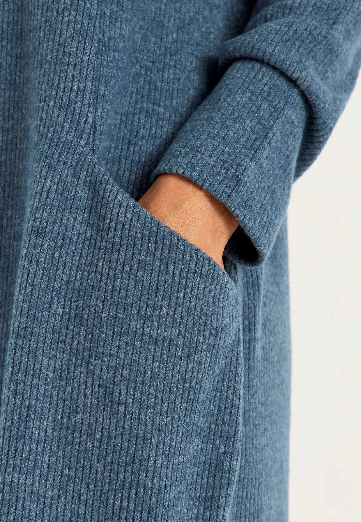 Hyvin pehmeä mekko taskuilla Beata