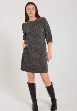 Jacquard-neuloksinen mekko taskuilla