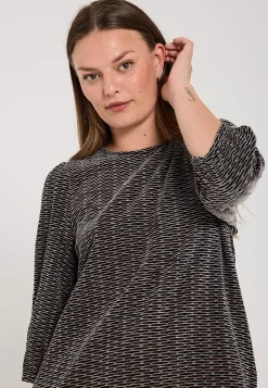 Jacquard-neuloksinen mekko taskuilla