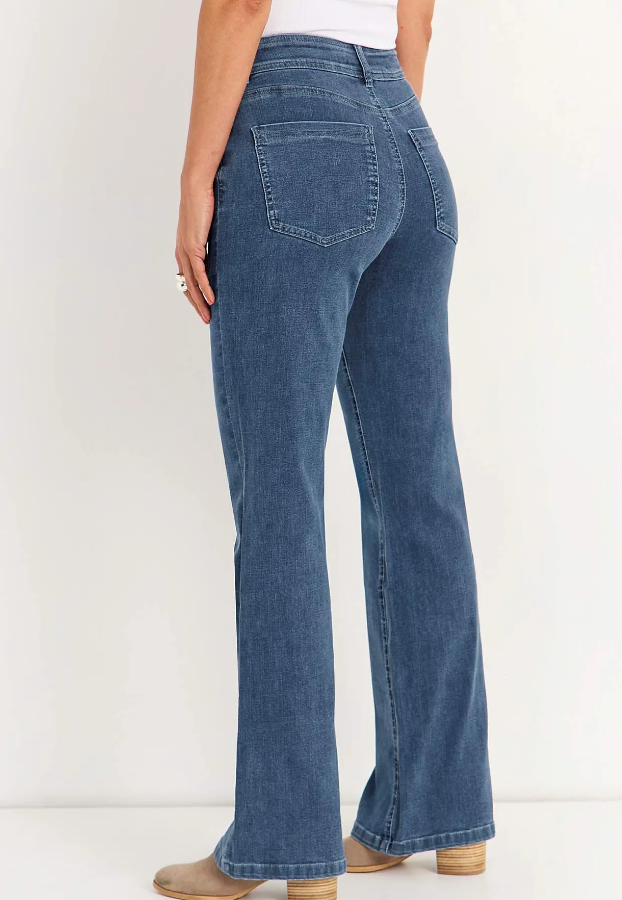 Joustavat bootcut-farkkut - pituus Sara