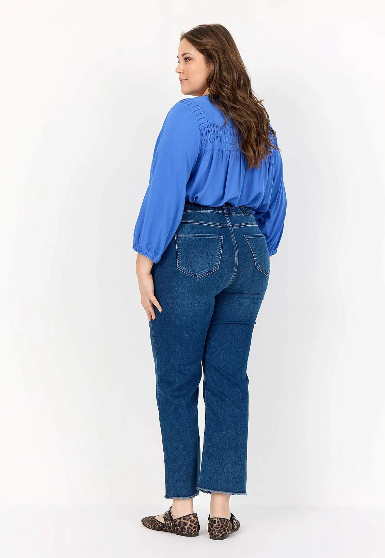 Joustavat nilkkapituiset farkut korkealla joustavalla vyötäröllä