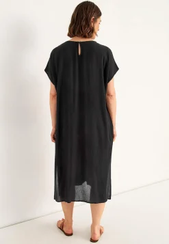 Kreppinen mekko taskuilla