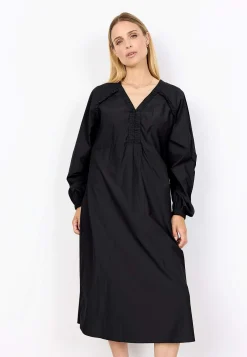 Kudottu mekko popliinista