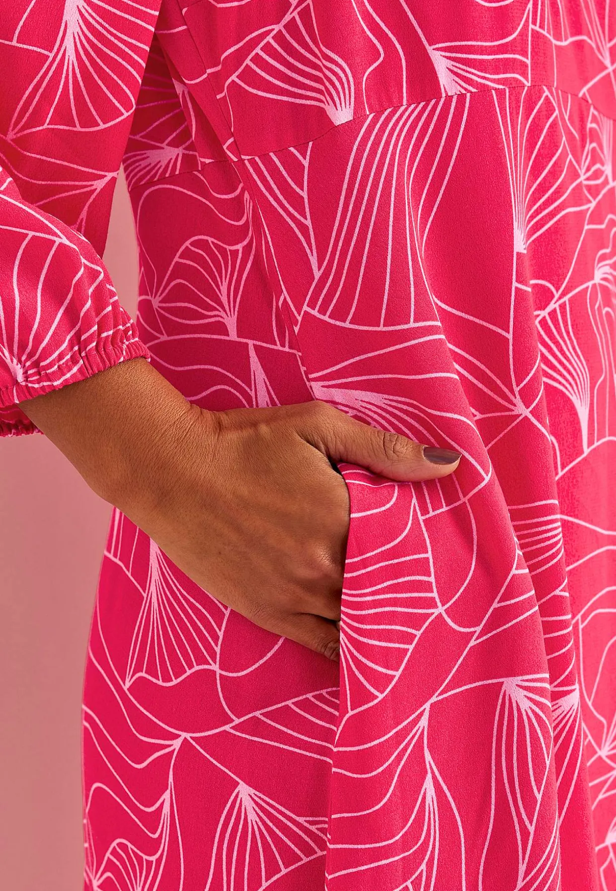 Kudottu mekko taskuilla