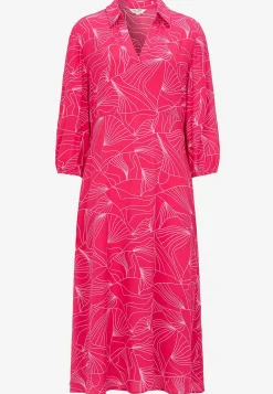 Kudottu mekko taskuilla