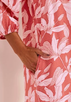 Kudottu mekko taskuilla