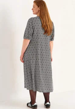 Kuviollinen mekko