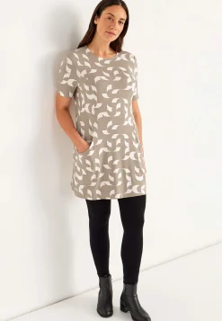 Kuviollinen tunika taskuilla