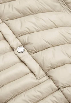 Käytännöllinen, tyylikäs kevyt takki