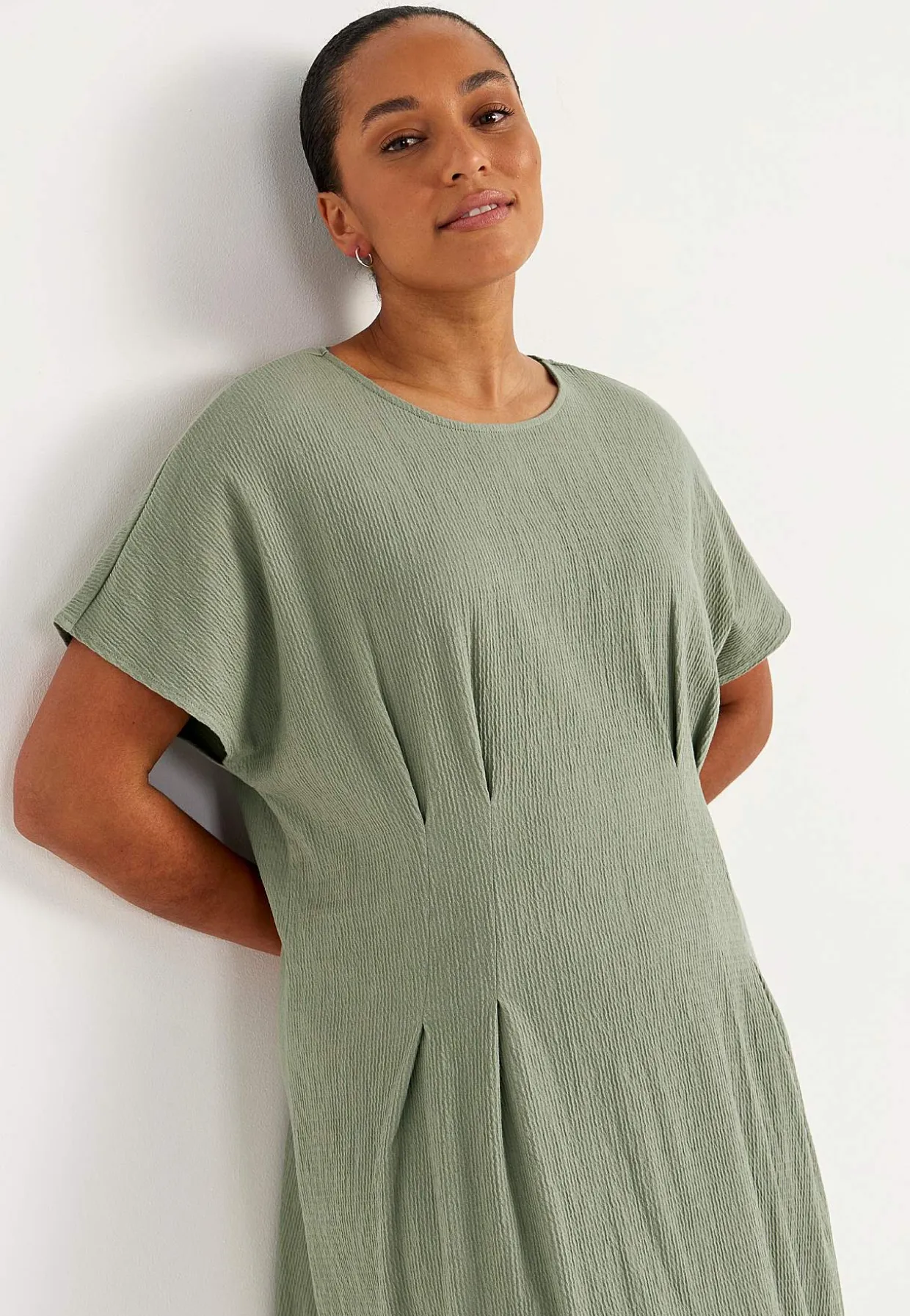 Mekko rypytetystä puuvillajersey-kankaasta