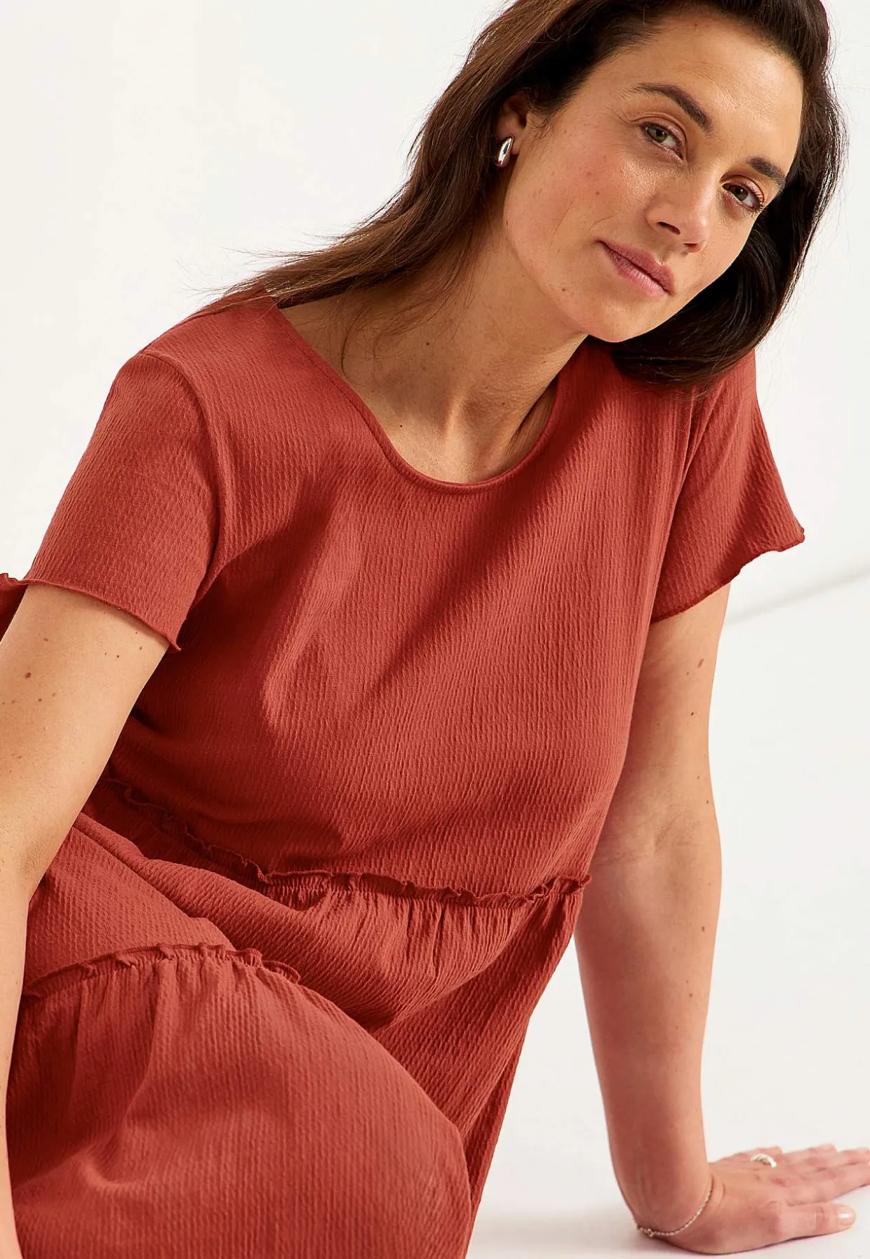 Mekko rypytetystä puuvillajersey-kankaasta