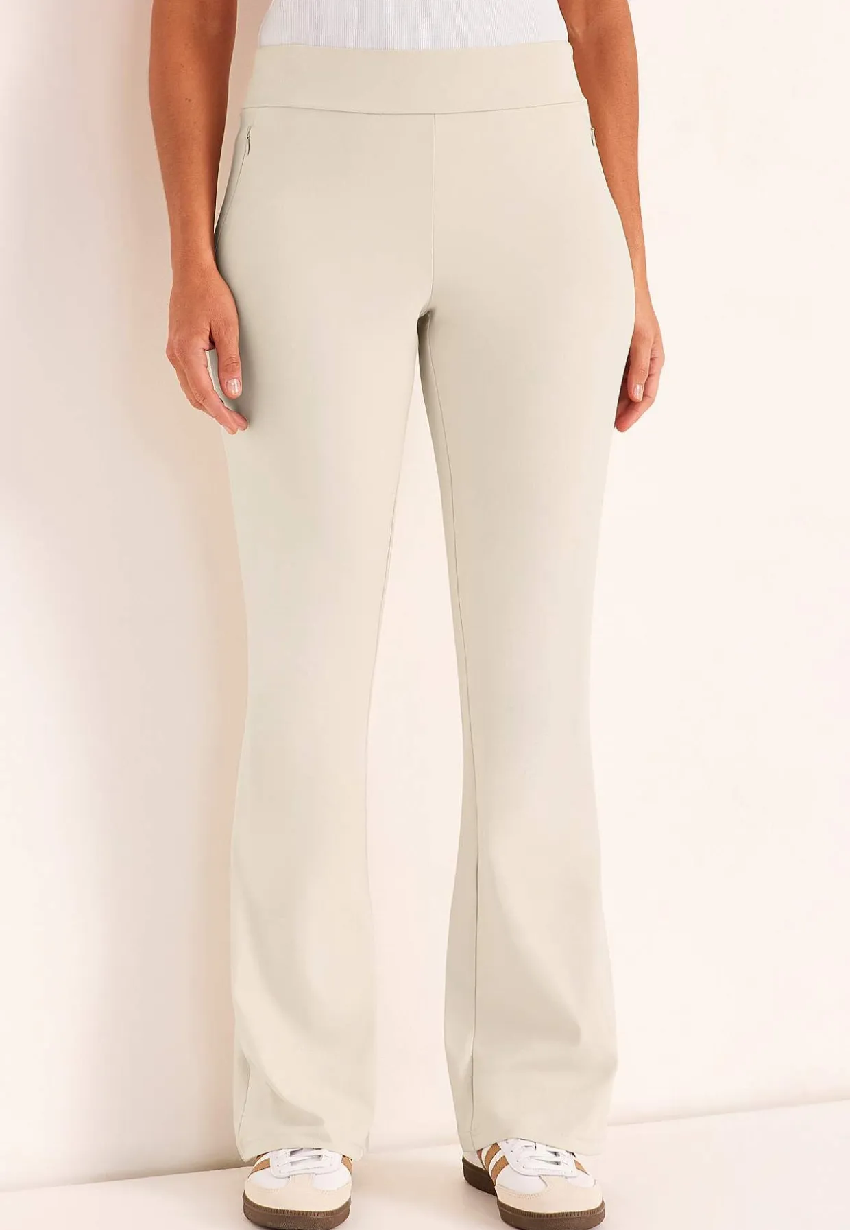 Monipuoliset, bootcut trikoohousut Daria