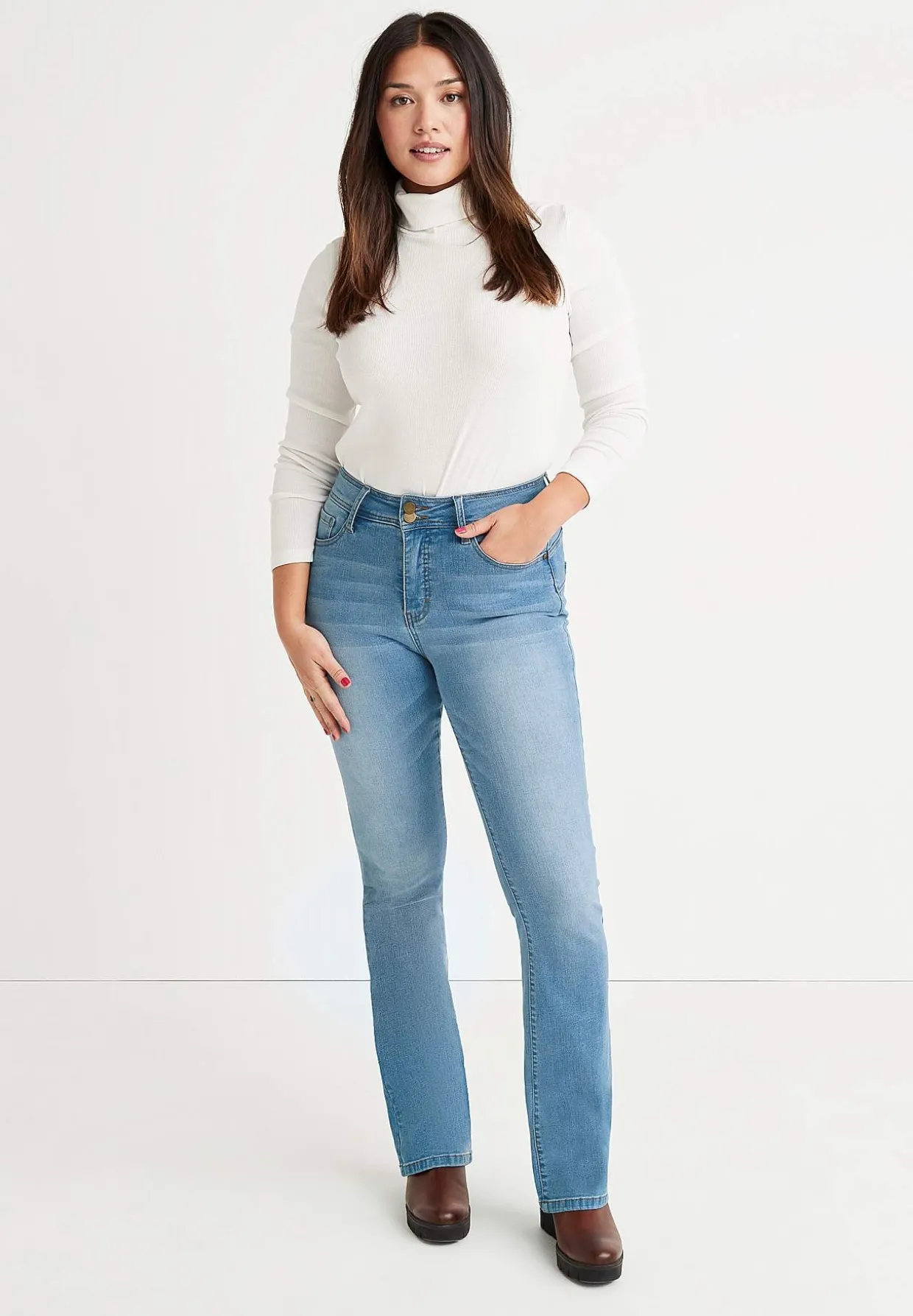 Muotoilevat farkut bootcut-lahkeella ja joustolla