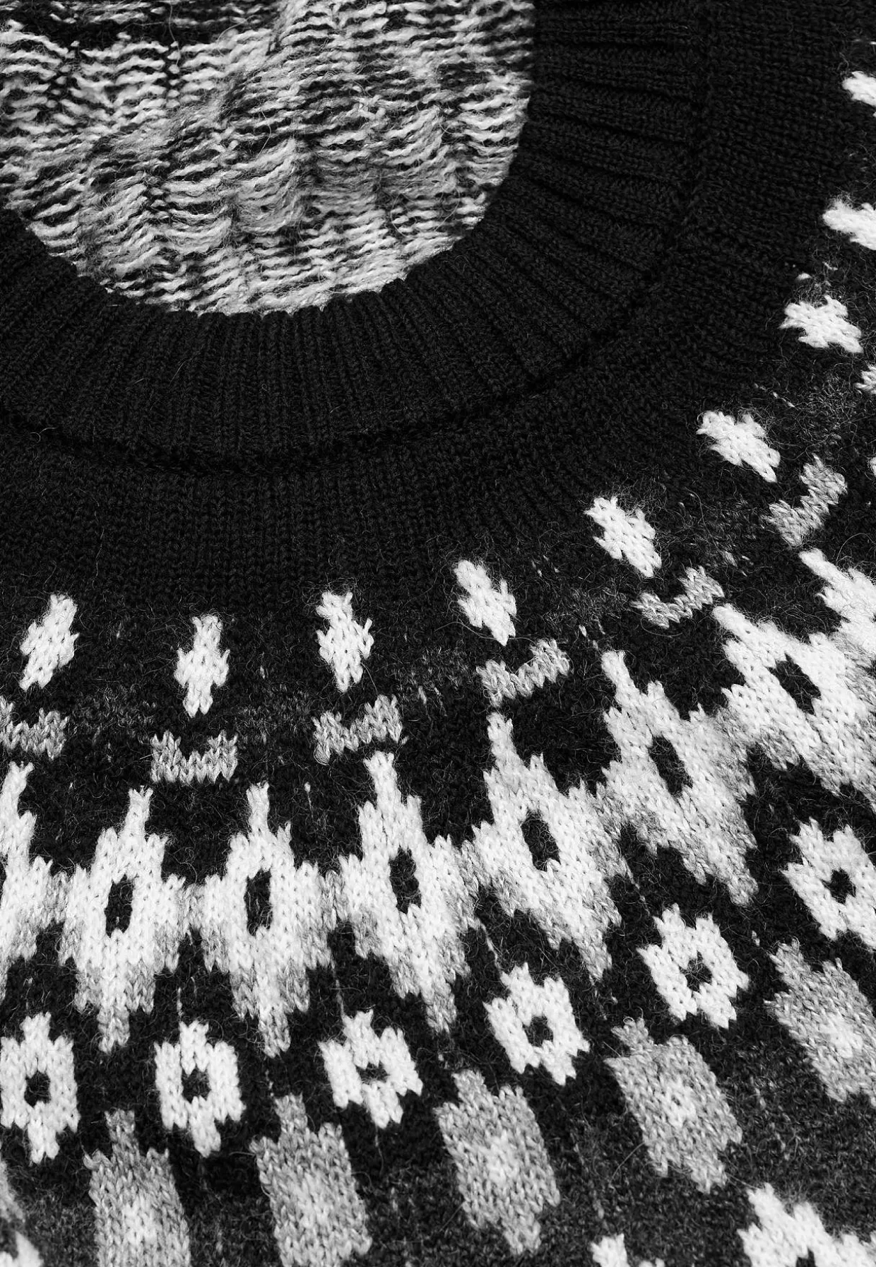 Neulottu, jacquard-kuvioinen pusero
