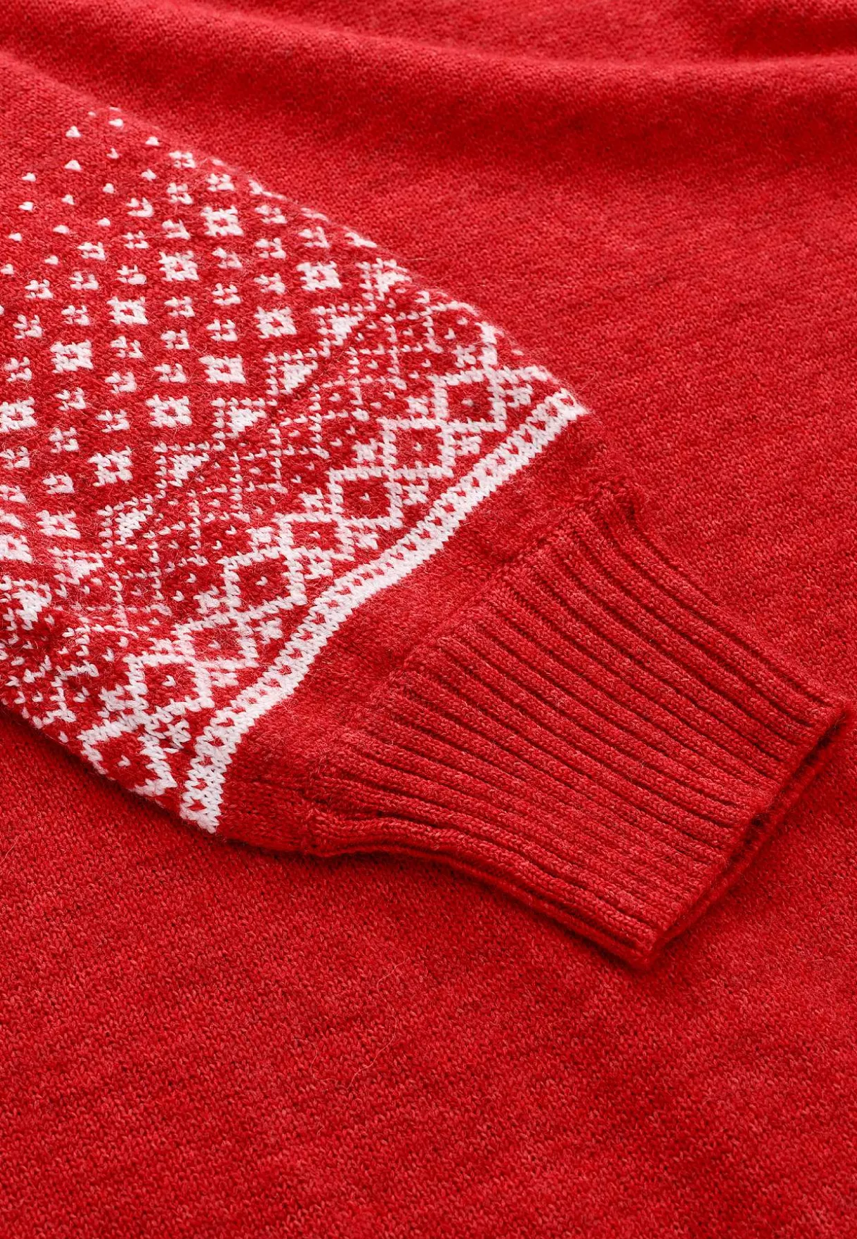 Neulottu mekko jacquard-kuvioisilla hihoilla