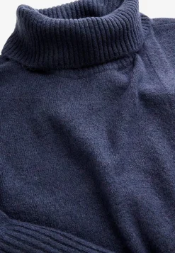 Neulottu poolopaita kietaisuyksityiskohdalla edessä