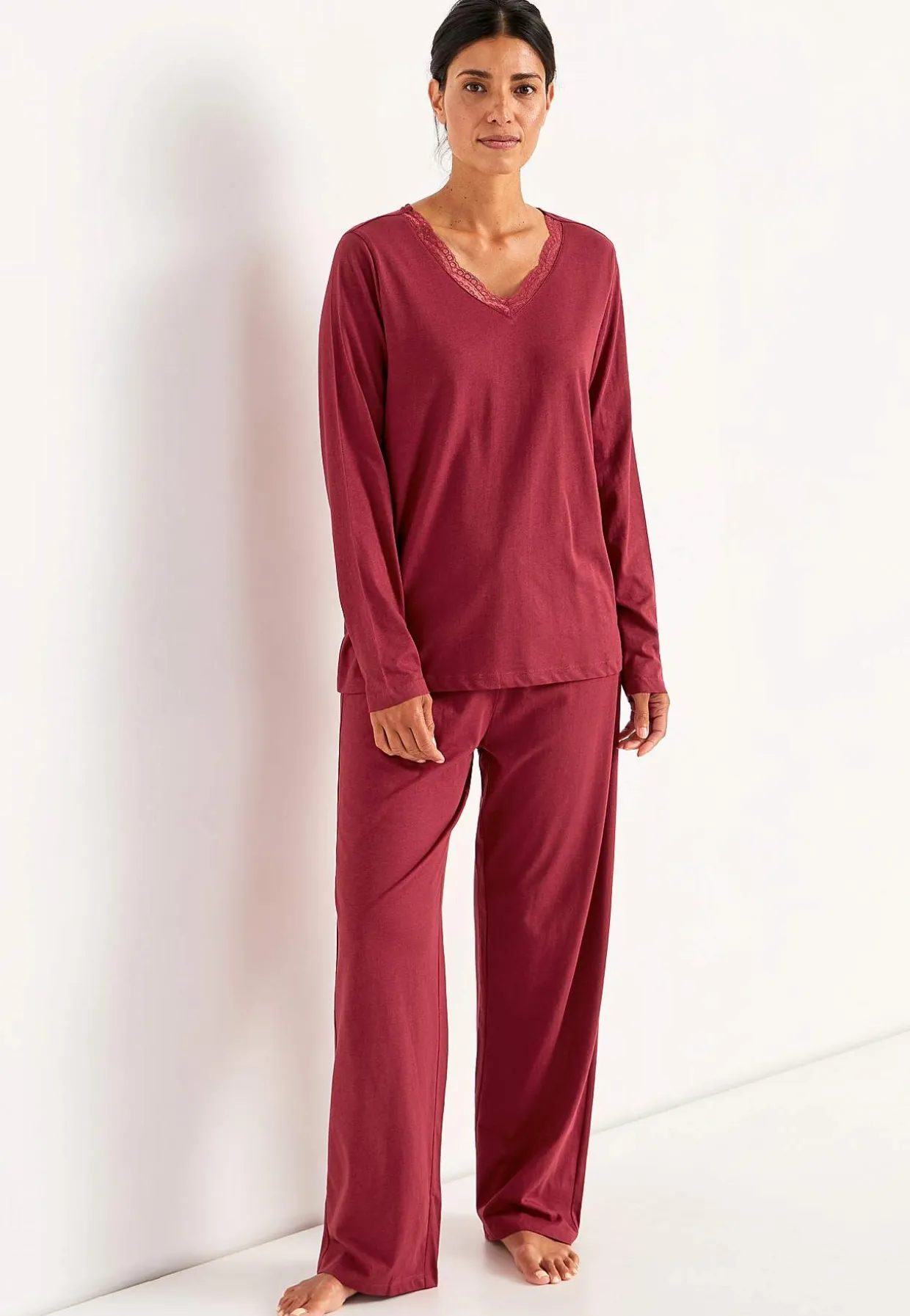 2-osainen pyjama pitsireunalla