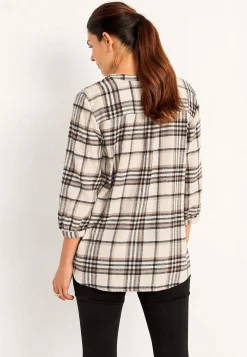 Pusero flanellista rintataskulla