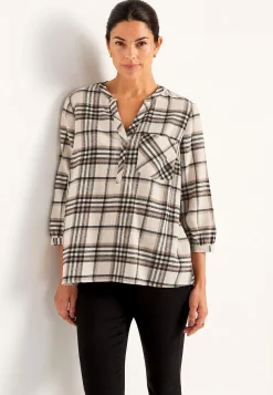 Pusero flanellista rintataskulla