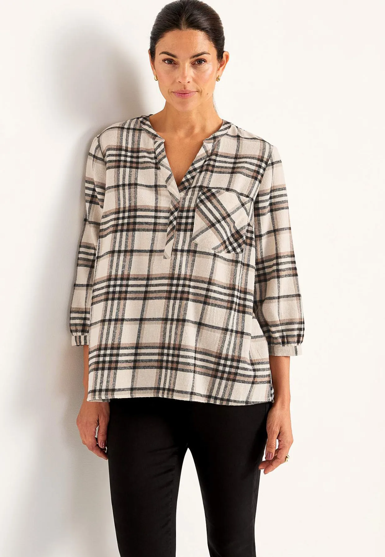 Pusero flanellista rintataskulla