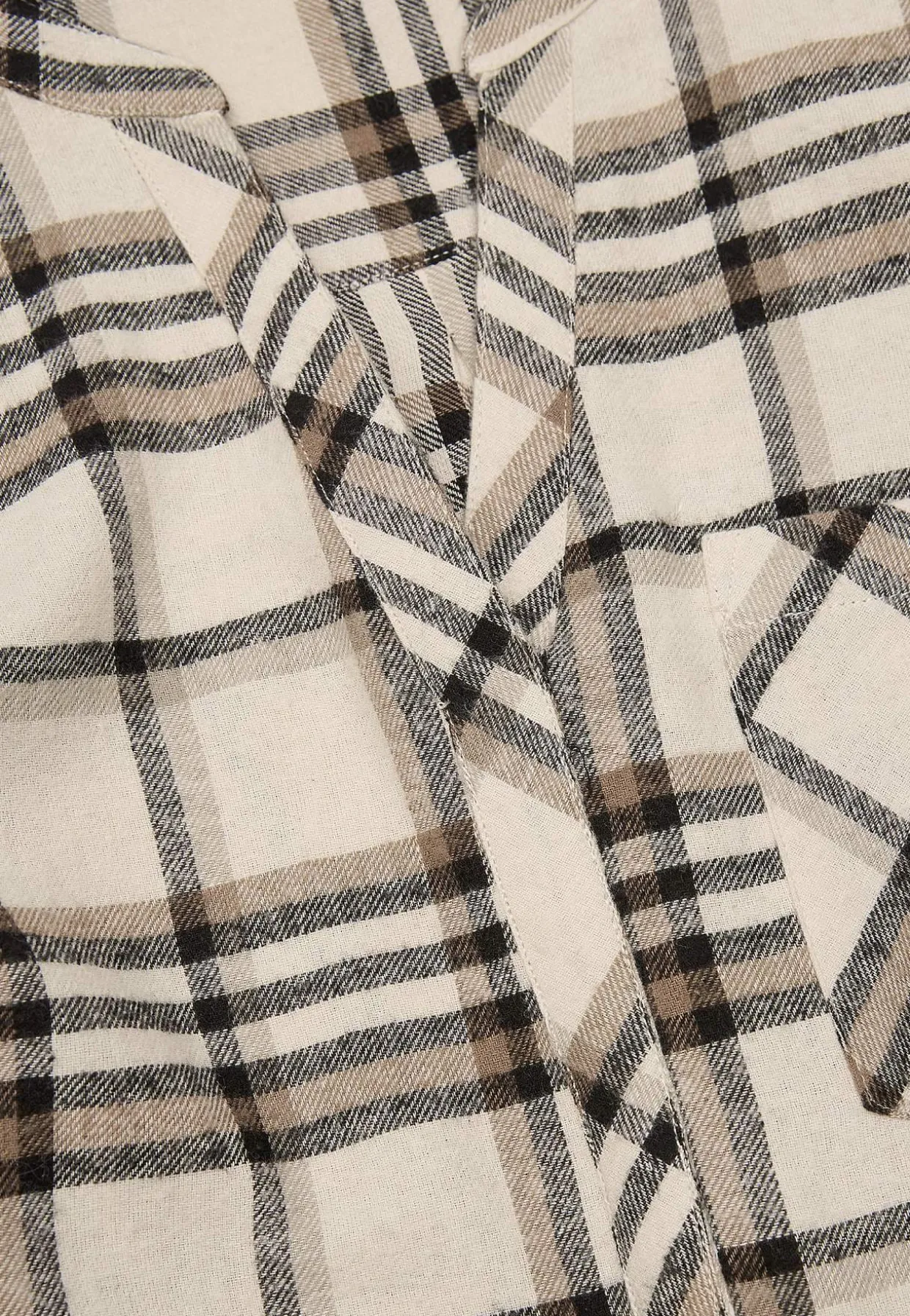 Pusero flanellista rintataskulla
