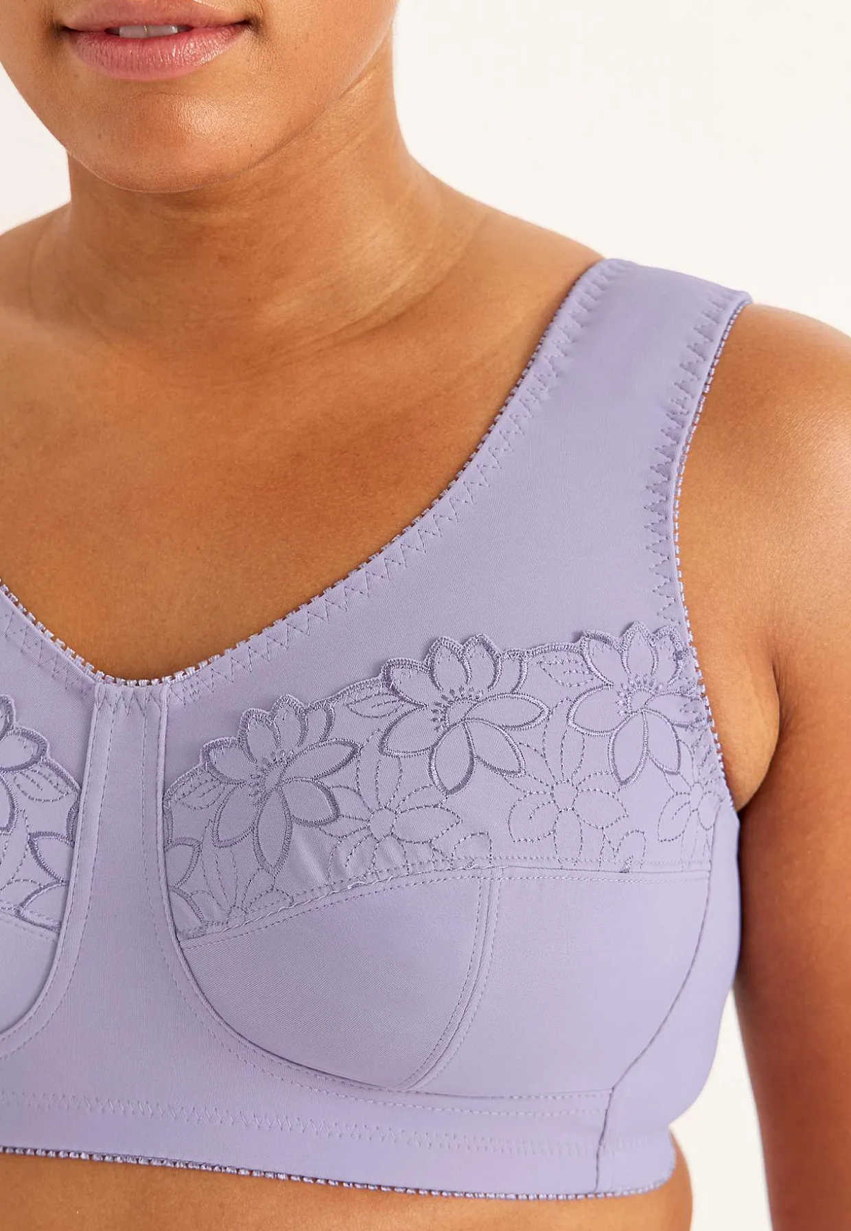 Soft-rintaliivi kirjailulla Lily 2 kpl/pakkaus