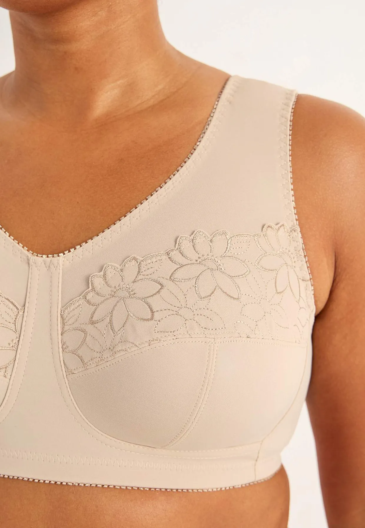 Soft-rintaliivi kirjailulla Lily 2 kpl/pakkaus