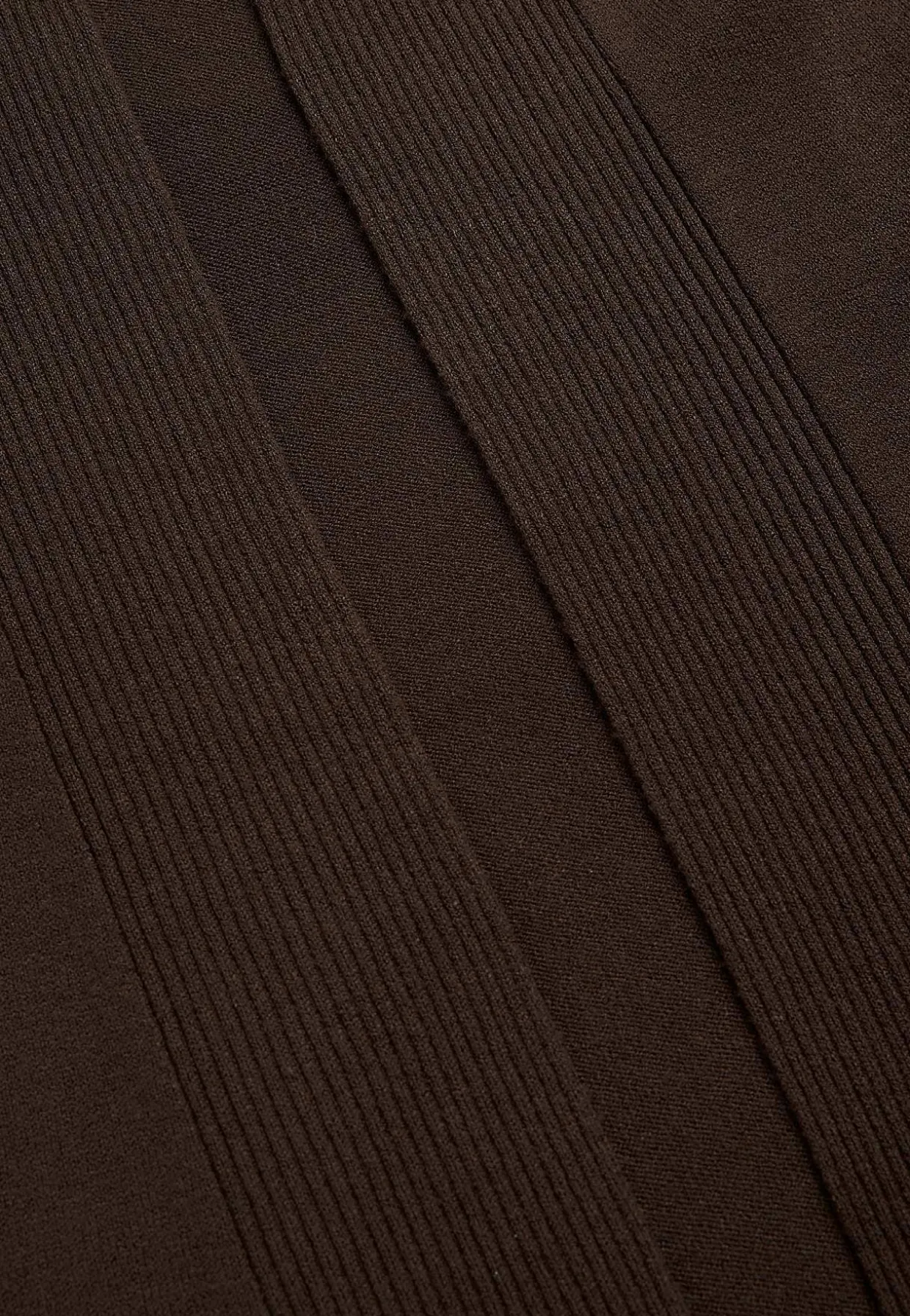 Tiheäsilmukkainen neuletakki
