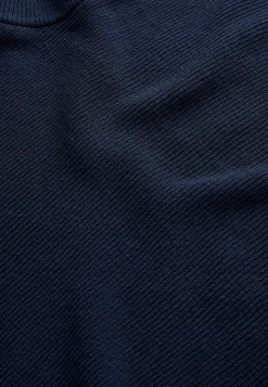 Tiheäsilmukkainen poncho
