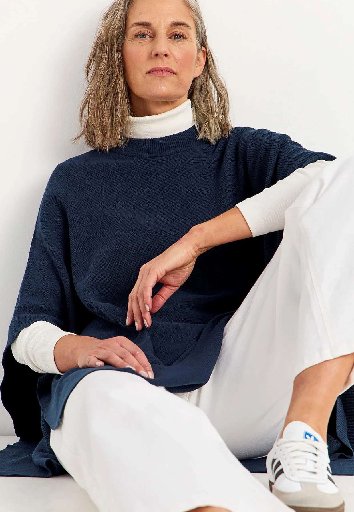 Tiheäsilmukkainen poncho