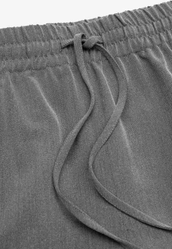 Tyylikkäät pull on -housut Pia