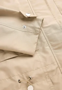 Tyylikäs, vuorattu parka